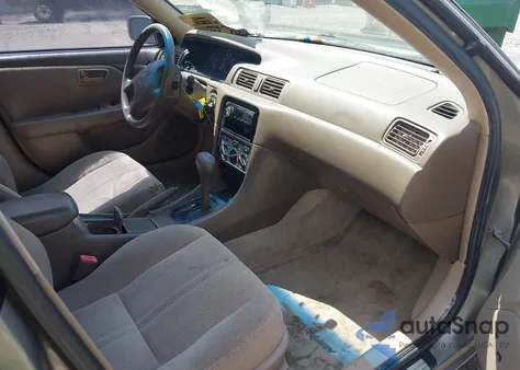 2001 Toyota Camry Le V6 z USA, uszkodzony, nr VIN JT2BF22K610332021